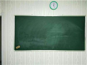 辅导班不干了，出售全新学生桌椅，电视柜，新概念各阶段教材。桌椅130一套，教材五折出售。柜子黑板均5...